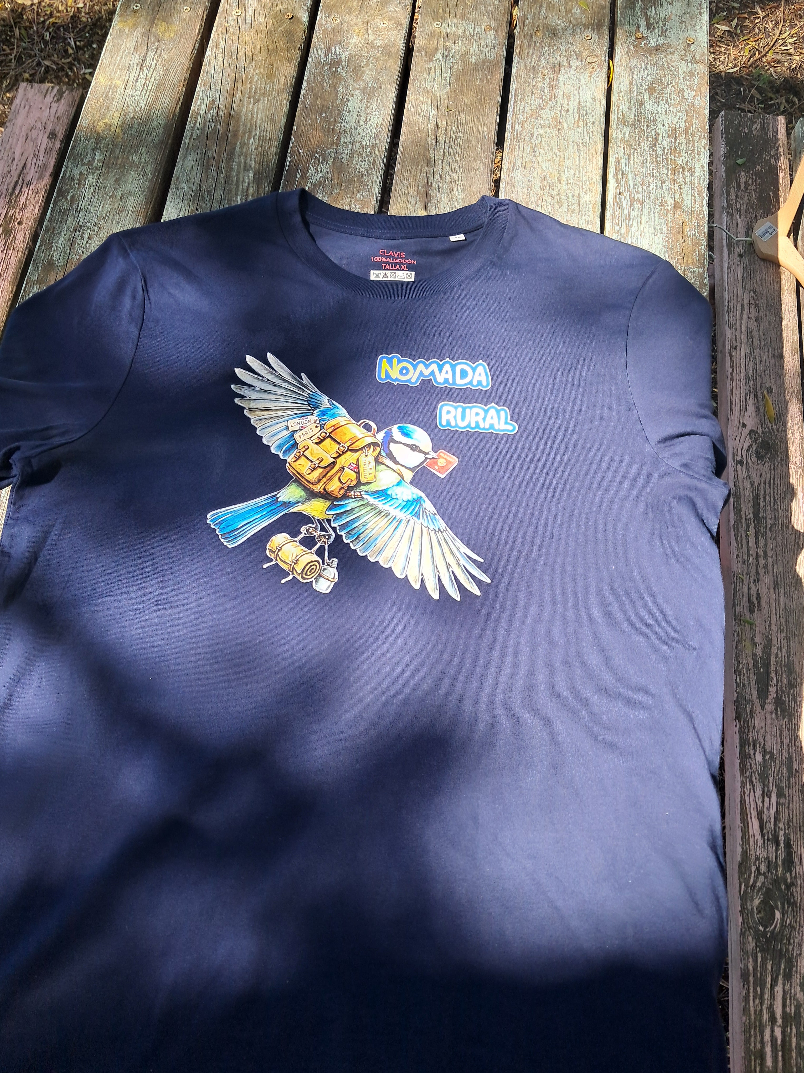 Nomada Rural — Camiseta Premium De Estilo Rural. Algodon Organico.