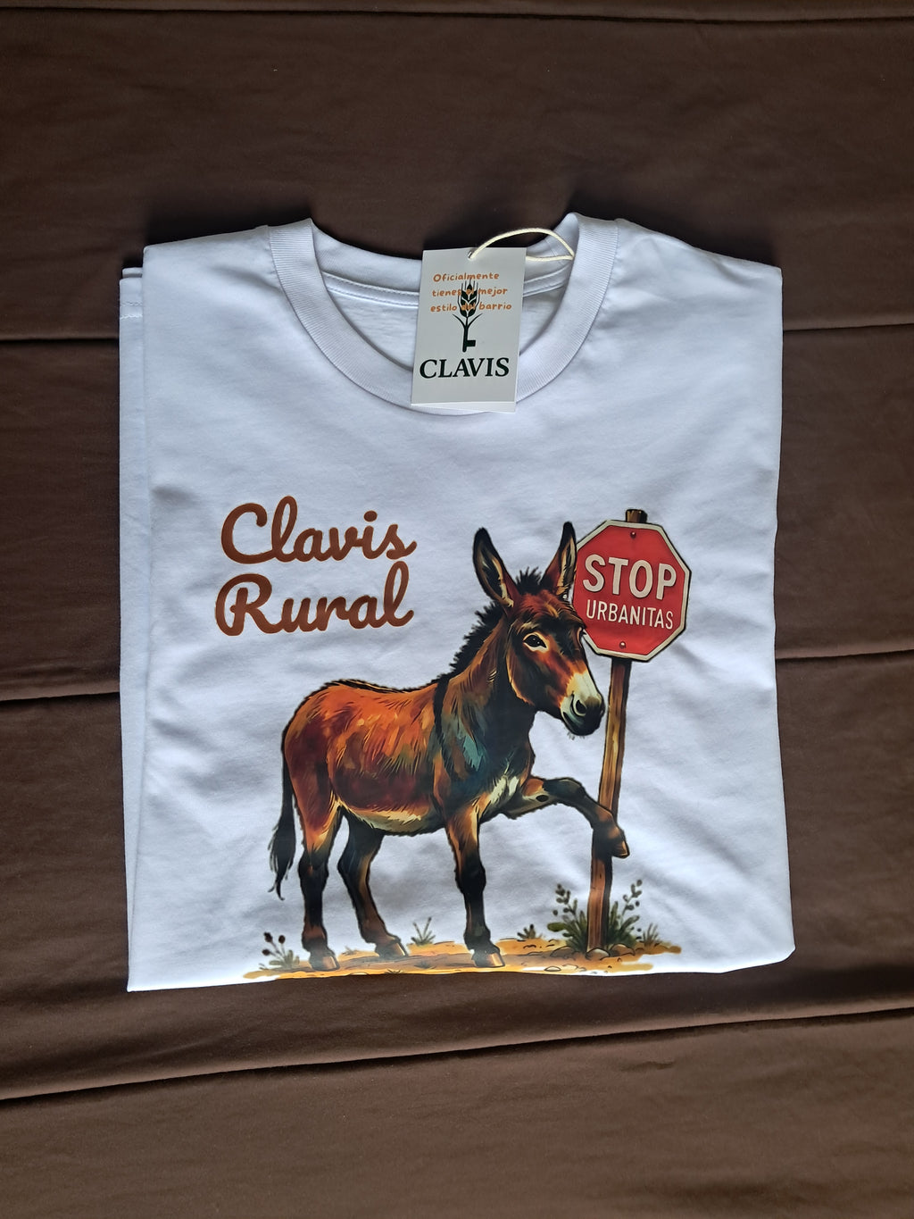 Stop urbanitas — Camiseta Premium De Rebeldia Rural. Algodon Organico.