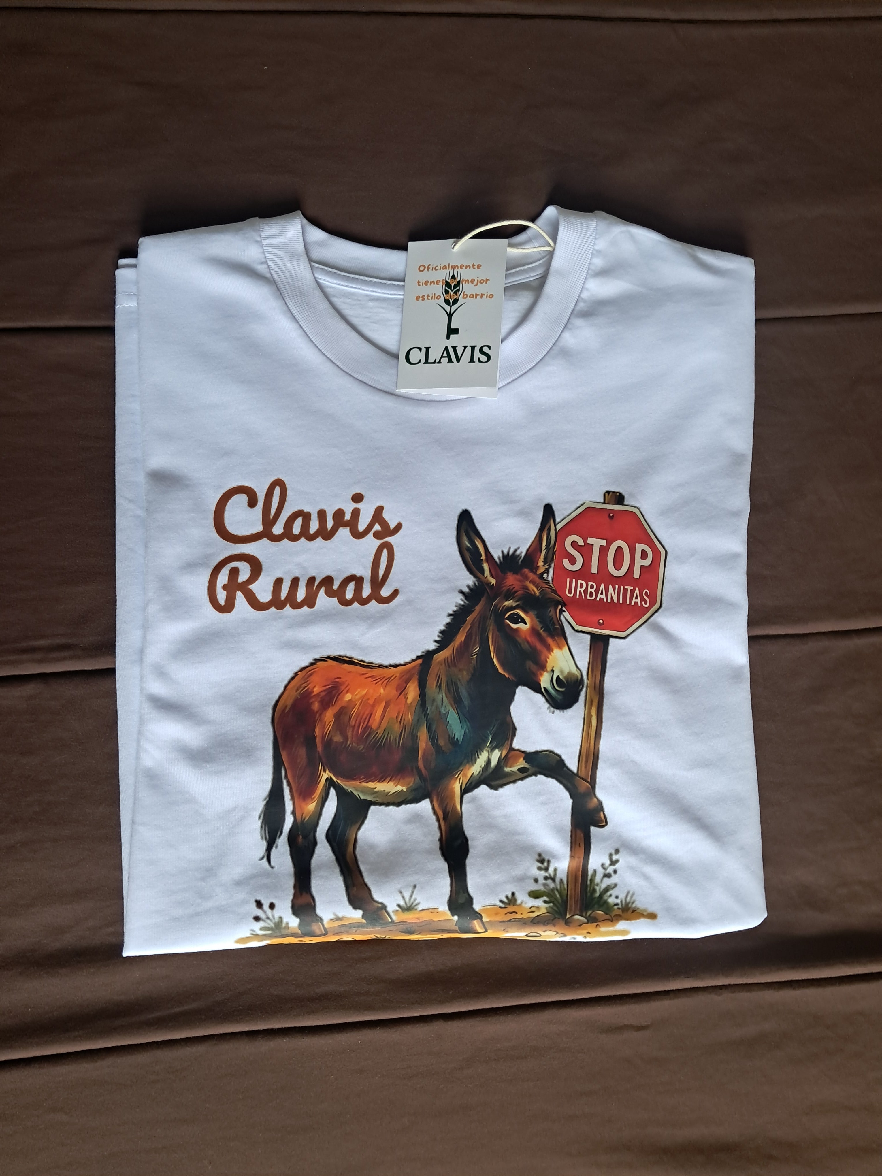 Stop urbanitas — Camiseta Premium De Rebeldia Rural. Algodon Organico.