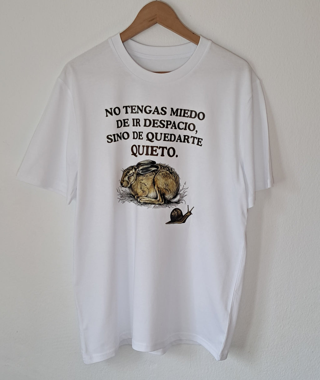 Poco a Poco — Camiseta Premium De Estilo Rural. Algodon Organico.