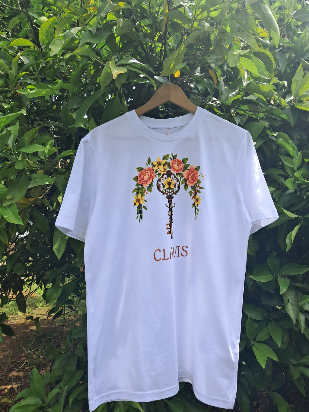 Llave floral — Camiseta Premium Esencia Natural. Algodon Organico.